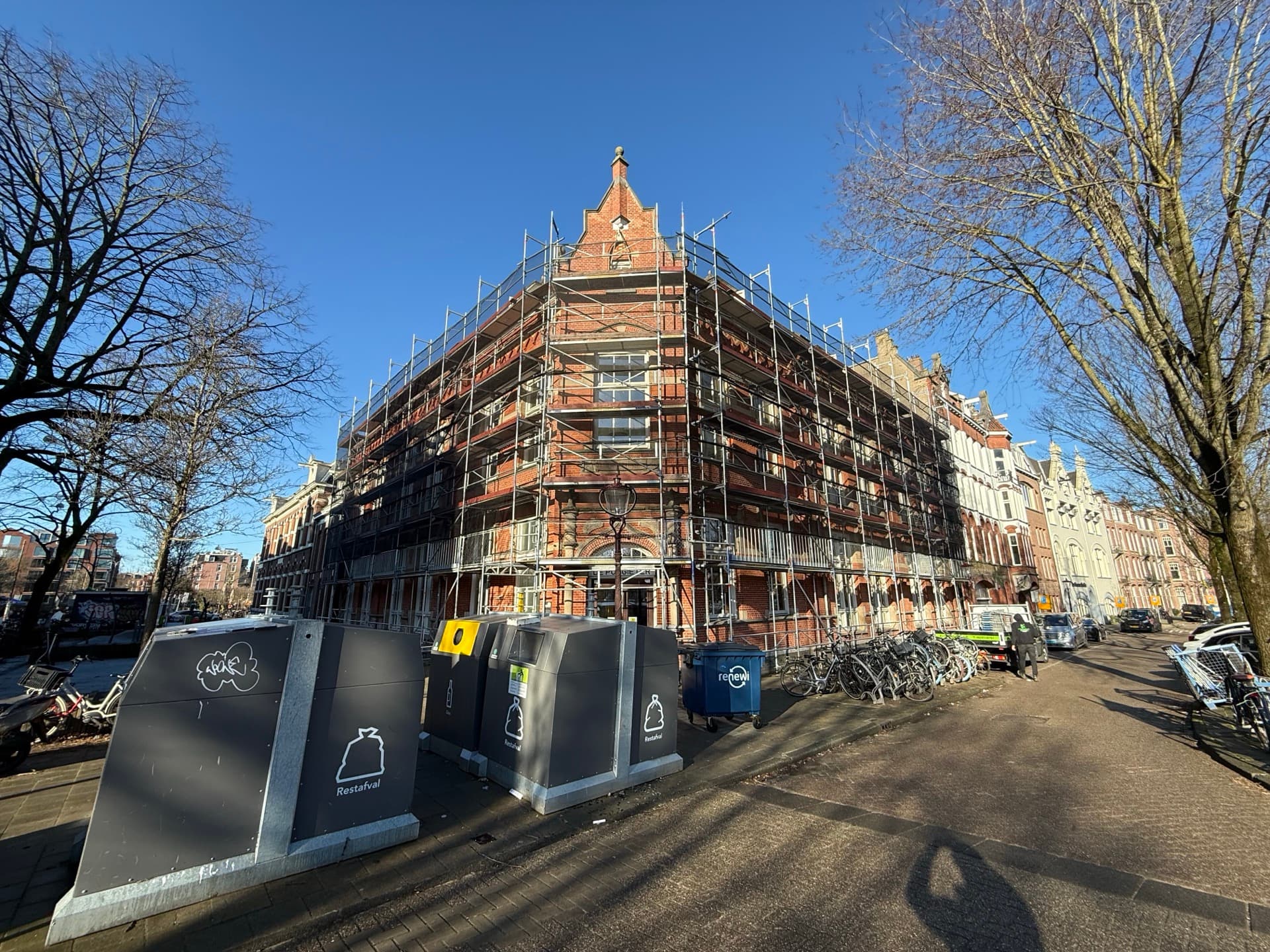 Gevelsteiger huren — steigerconstructie rondom monumentaal pand voor gevelrenovatie